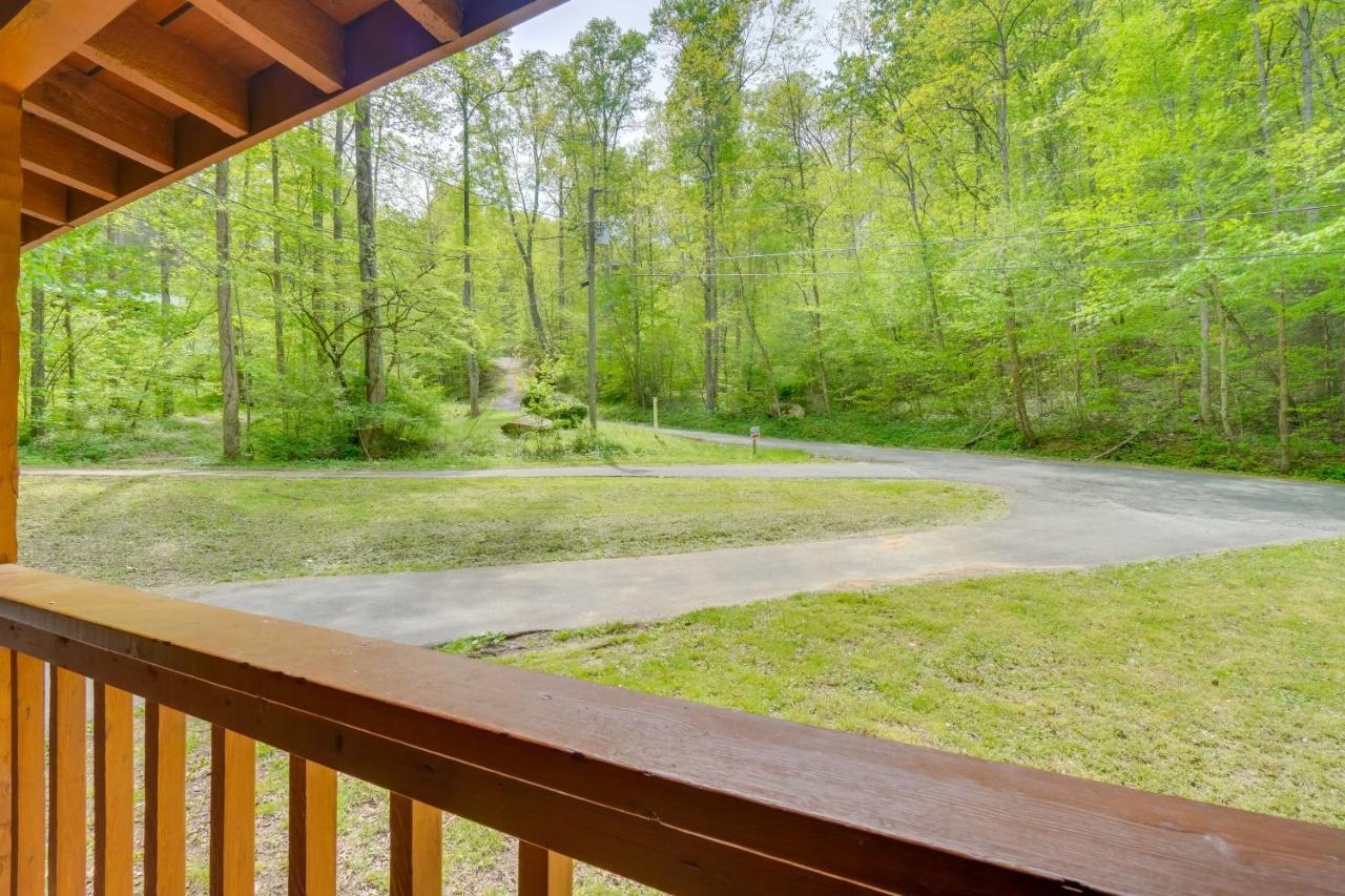 Cabin With Hot Tub About 6 Mi To Downtown Gatlinburg! Exterior photo