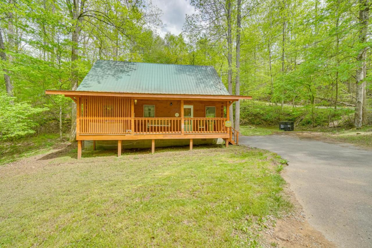 Cabin With Hot Tub About 6 Mi To Downtown Gatlinburg! Exterior photo
