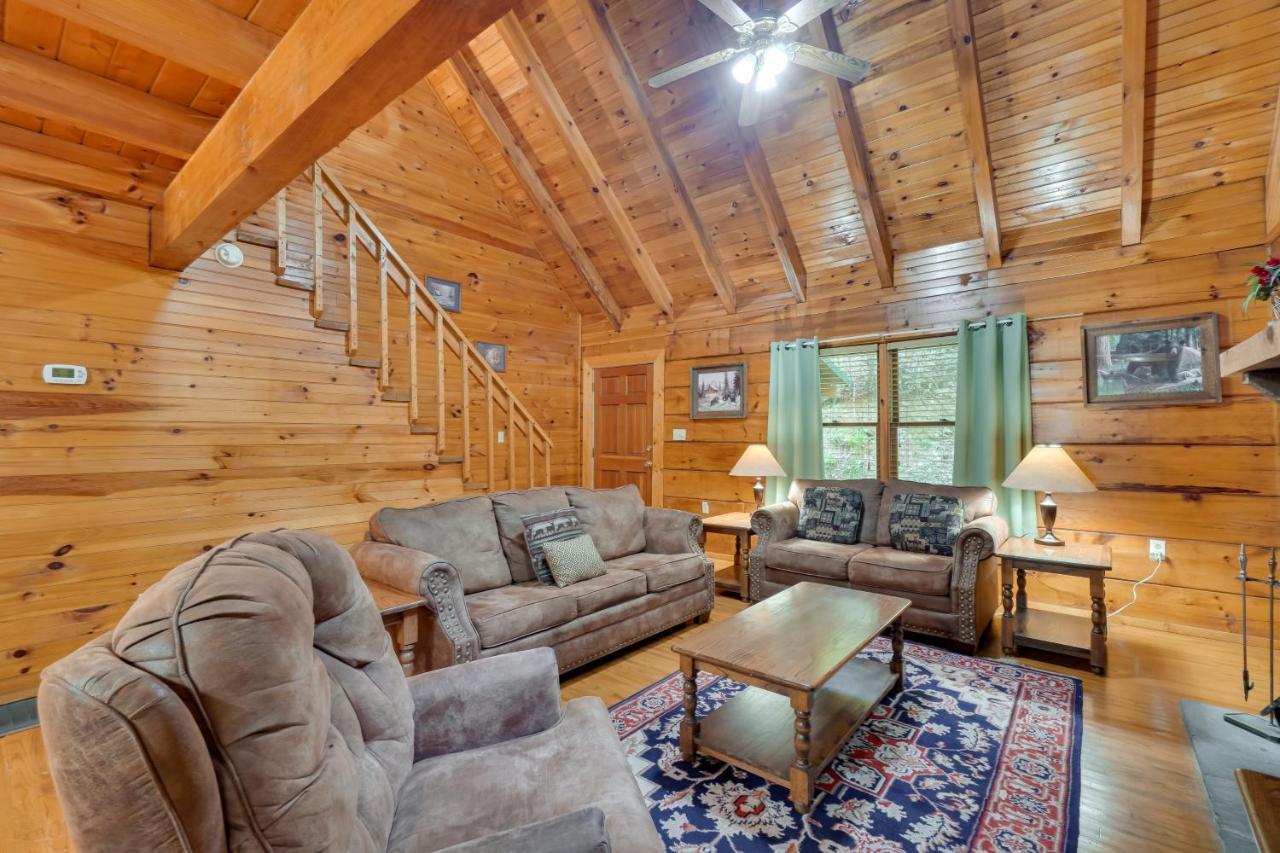 Cabin With Hot Tub About 6 Mi To Downtown Gatlinburg! Exterior photo