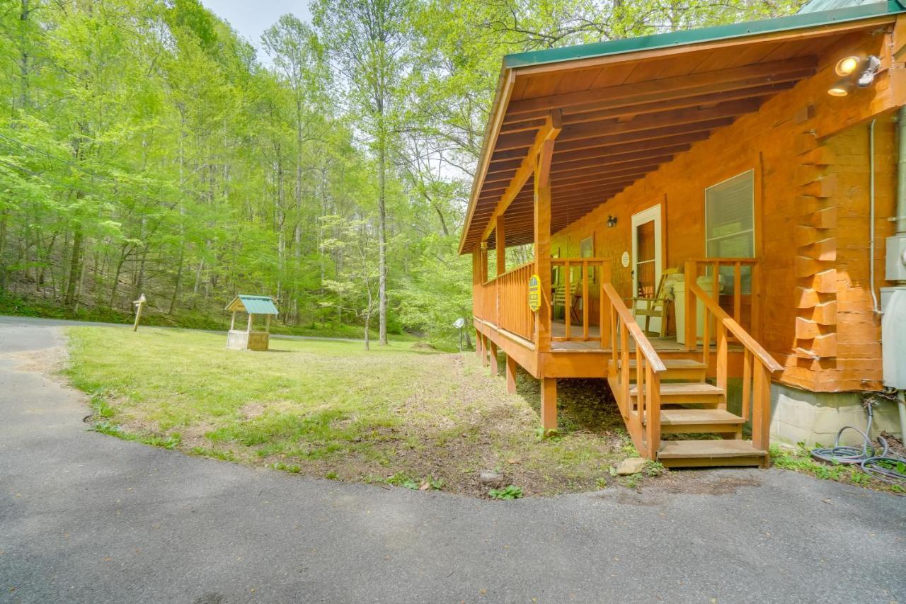 Cabin With Hot Tub About 6 Mi To Downtown Gatlinburg! Exterior photo