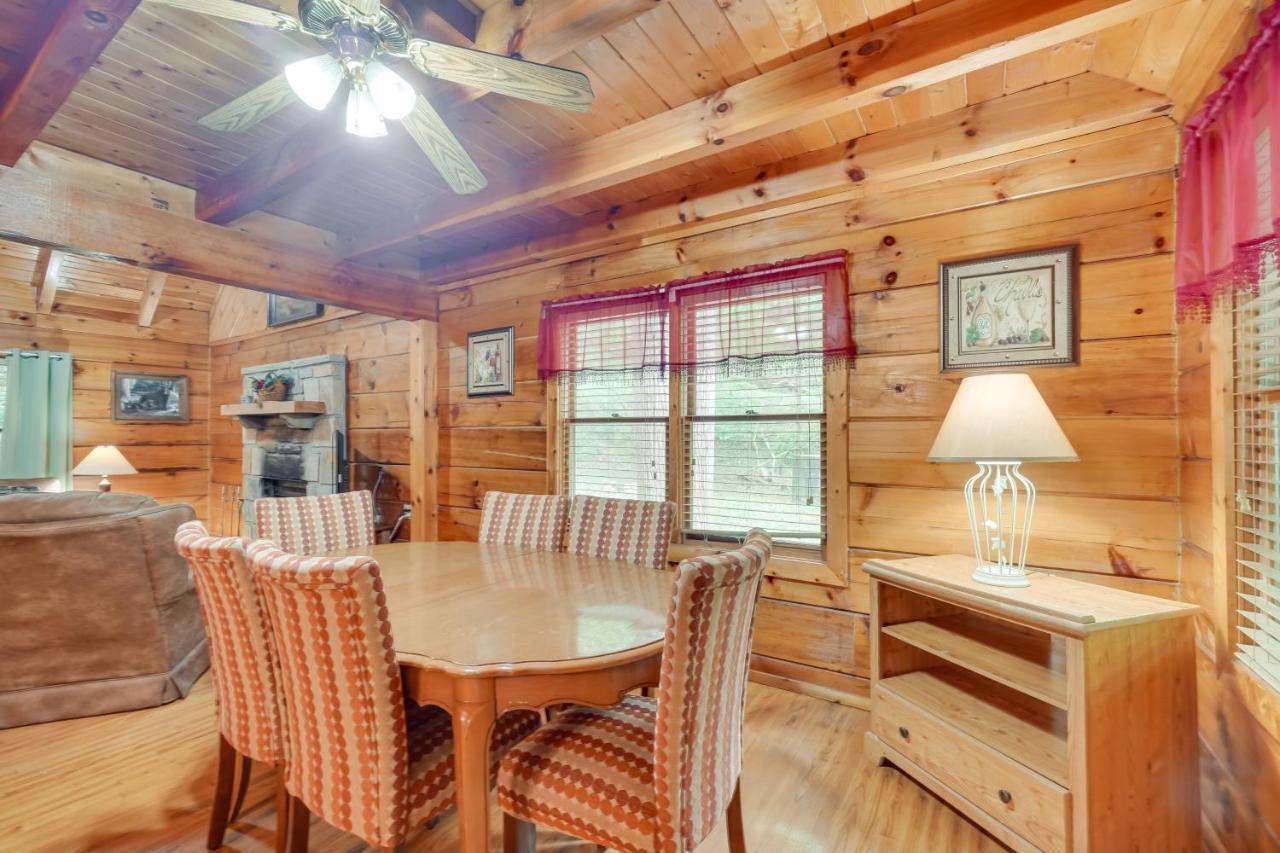 Cabin With Hot Tub About 6 Mi To Downtown Gatlinburg! Exterior photo